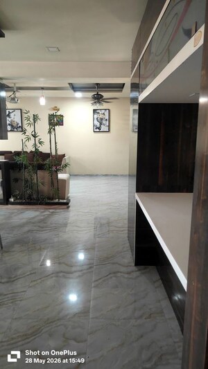 Team Area in 5 BHK Apartment at Ellisbridge – for Rent