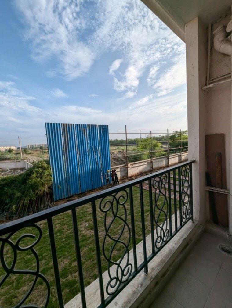 Balcony, signature-global-park 2.5 Bedroom 1154 Sq.Ft. Builder Floor In Sohna Sector 36 Gurgaon 10411593