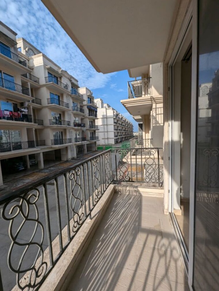 Balcony, signature-global-park 2.5 Bedroom 1154 Sq.Ft. Builder Floor In Sohna Sector 36 Gurgaon 10411593