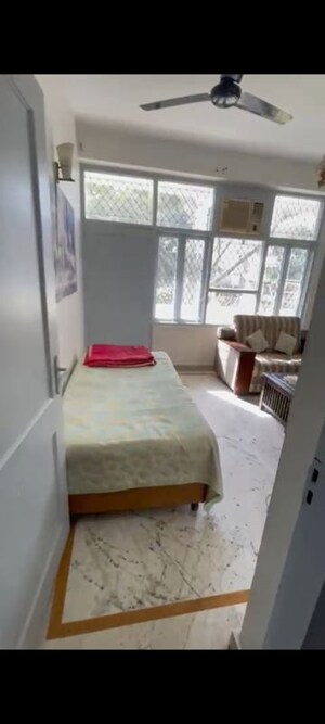 Team Area in 3 BHK Builder Floor at Saket – for Rent