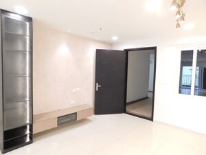 Room in 3 BHK Apartment at Rajapushpa Provincia, Narsingi – for Rent