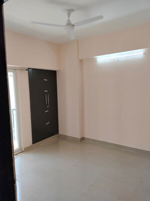 Room in 1 BHK Apartment at Amrapali Ivory Heights, Amrapali Dream Valley – for Rent