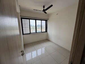 Room in 2 BHK Apartment at Magarpatta Nova, Mundhwa – for Sale
