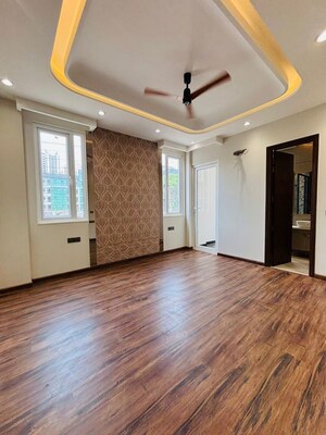 Room in 3 BHK Builder Floor at BPTP Green Oaks, Sector 70a – for Sale