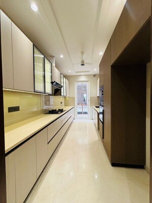 Building Lobby in 3 BHK Builder Floor at BPTP Green Oaks, Sector 70a – for Sale