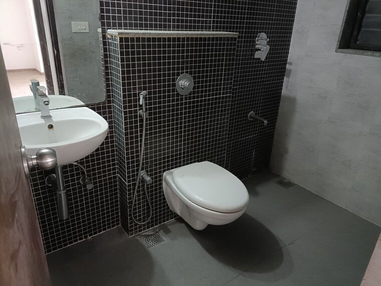 Bathroom, lodha-palava-city 2 Bedroom 735 Sq.Ft. Apartment In Dombivli East Thane 10411500
