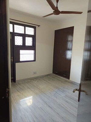 Room in 4 BHK Apartment at Dwarka – for Rent