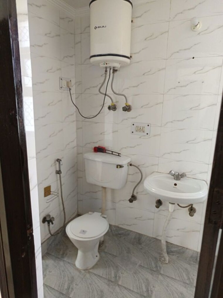 Bathroom, dwarka 4 Bedroom 2000 Sq.Ft. Apartment In Dwarka Delhi 10411680