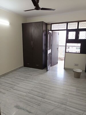 Room in 4 BHK Apartment at Dwarka – for Rent