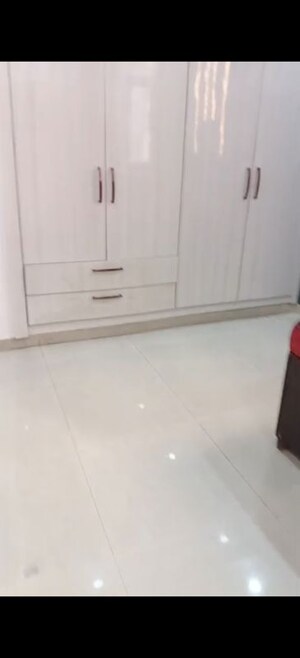 Room in 3 BHK Apartment at Omaxe Residency II, Gomti Nagar – for Rent