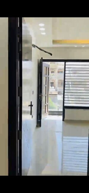 Building Lobby in 3 BHK Builder Floor at BPTP District Faridabad, Sector 81 – for Rent