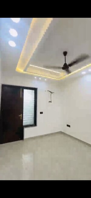 Room in 3 BHK Builder Floor at BPTP District Faridabad, Sector 81 – for Rent