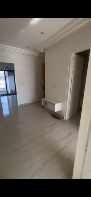 Room in 3 BHK Builder Floor at BPTP District Faridabad, Sector 81 – for Rent