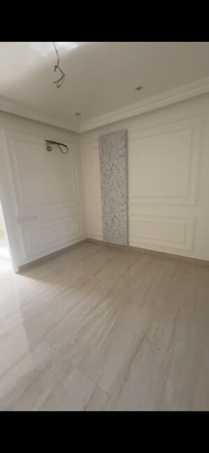 Room in 3 BHK Builder Floor at BPTP District Faridabad, Sector 81 – for Rent