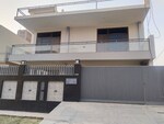 2 BHK + Servant Room,Basement 571 Sq.Yd. Apartment in Sector 41