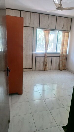 Room in 2 BHK Apartment at Kamgar Putala Vasahat – for Rent
