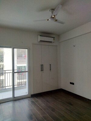 Room in 3 BHK Apartment at Sector 5 Wave City – for Sale