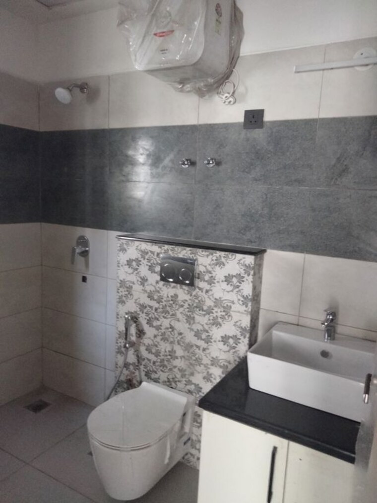 Bathroom, sector 5 wave city 3 Bedroom 1503 Sq.Ft. Apartment In Sector 5 Wave City Ghaziabad 10411720
