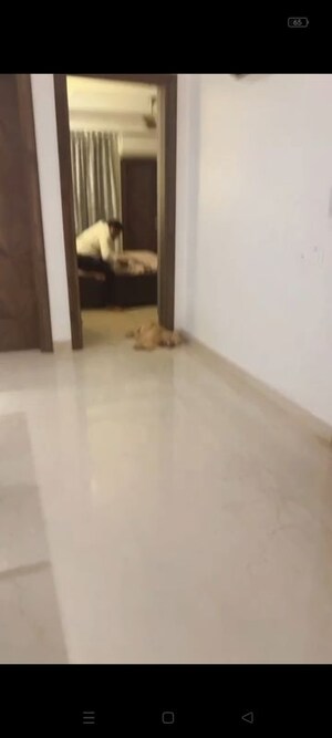 Room in 3 BHK Builder Floor at Amar Colony – for Rent