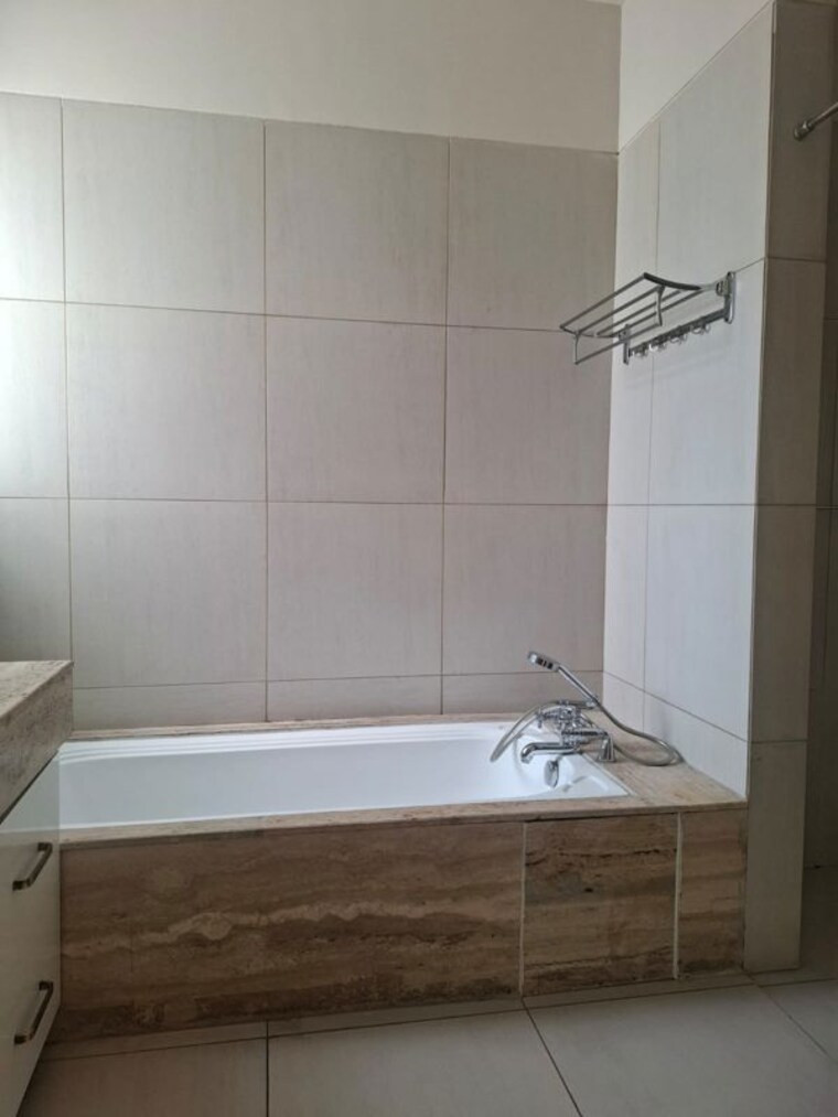 Bathroom, ireo-victory-valley 3.5 Bedroom 2450 Sq.Ft. Apartment In Sector 67 Gurgaon 10199527