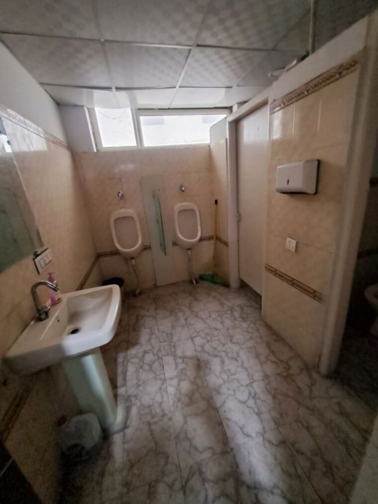 Bathroom, sector 63 Commercial Office Space 2200 Sq.Ft. In Sector 63 Noida 10411752