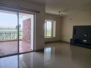 Room in 3 BHK Apartment at Aundh Gaon – for Rent