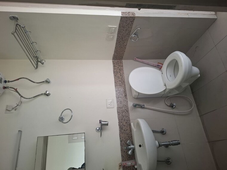 Bathroom, emaar-mgf-emerald-hills 4 Bedroom 3240 Sq.Ft. Apartment In Sector 65 Gurgaon 10107735