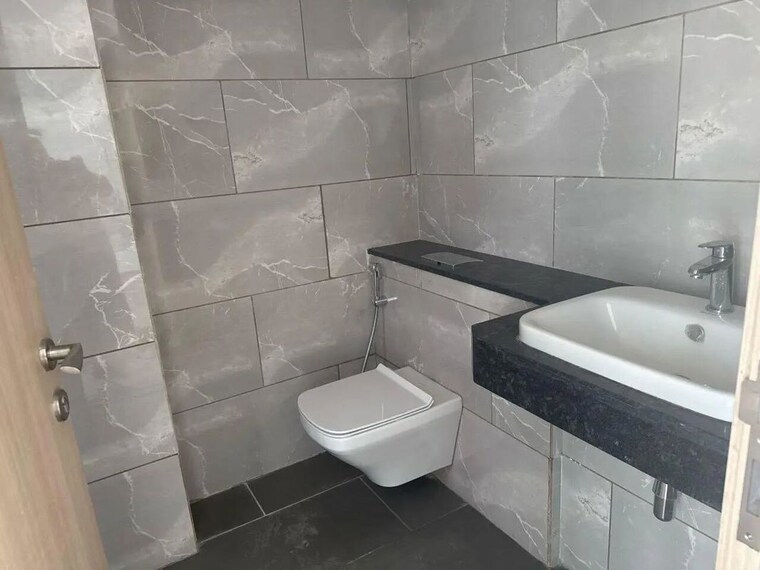 Bathroom, rustomjee-crown 4 Bedroom 2190 Sq.Ft. Apartment In Prabhadevi Mumbai 10411807