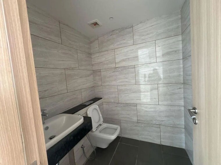 Bathroom, rustomjee-crown 4 Bedroom 2190 Sq.Ft. Apartment In Prabhadevi Mumbai 10411807
