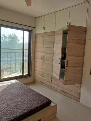 Room in 4 BHK Apartment at Mahavir Square, Manpada – for Rent
