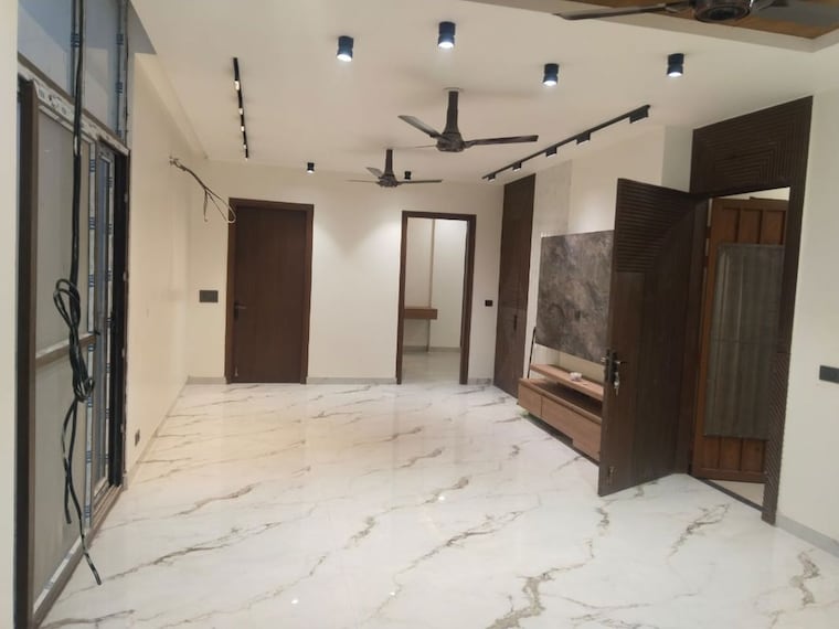 Room, sector 41 3 Bedroom 208 Sq.Yd. Apartment In Sector 41 Gurgaon 10411841