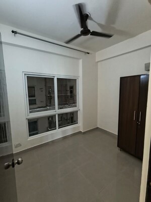 Study Room in 2.5 BHK Apartment at Mahagun Moderne, Sector 78 – for Sale