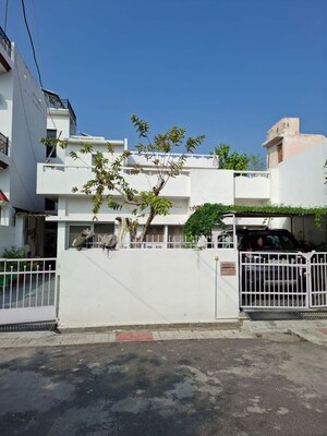 6+ BHK Independent House – Exterior View View at Aliganj - for Sale