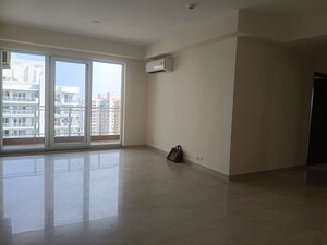 Room in 4 BHK Apartment at BPTP Terra, Sector 37d – for Sale