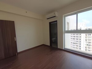 Room in 4 BHK Apartment at BPTP Terra, Sector 37d – for Sale
