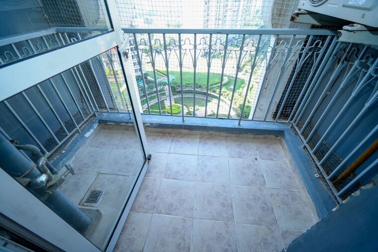 Balcony, dlf-regal-gardens 3 Bedroom 1726 Sq.Ft. Apartment In Sector 90 Gurgaon 10079492