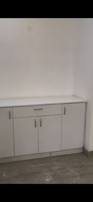 Room in 3 BHK Builder Floor at BPTP District Faridabad, Sector 81 – for Rent
