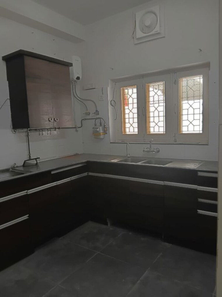 Kitchen, greater kailash i 4 Bedroom 4000 Sq.Ft. Builder Floor In Greater Kailash I Delhi 10411891