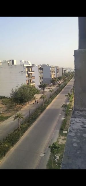 Swimming Pool in 3 BHK Builder Floor at BPTP District Faridabad, Sector 81 – for Rent