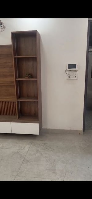Room in 3 BHK Builder Floor at BPTP District Faridabad, Sector 81 – for Rent