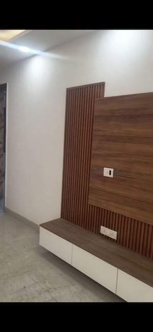 Room in 3 BHK Builder Floor at BPTP District Faridabad, Sector 81 – for Rent