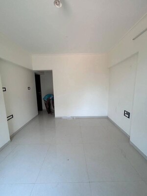 Room in 3 BHK Apartment at Asavari CHS Matunga, Matunga West – for Rent