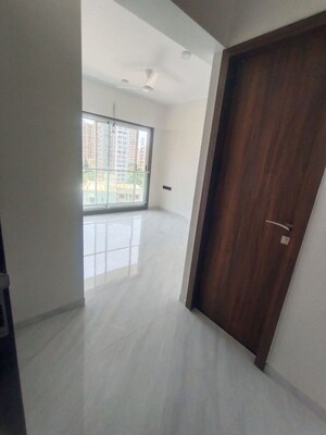Room in 3.5 BHK Apartment at Kabra Garnet, Malad West – for Rent