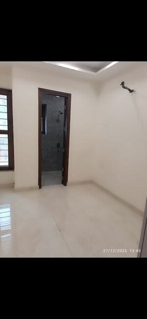 Room in 3 BHK Builder Floor at BPTP District Phase 2, Sector 84 – for Rent