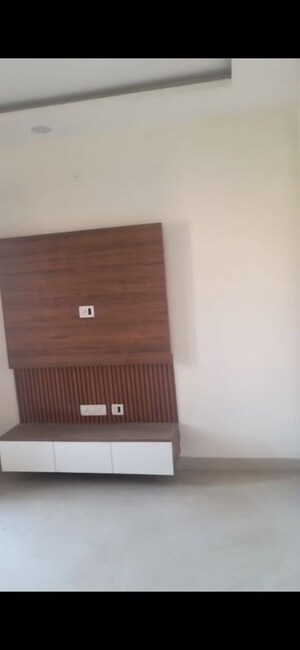 Furnished Amenities in 3 BHK Builder Floor at BPTP District Phase 2, Sector 84 – for Rent