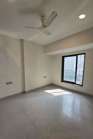 Room in 4 BHK Apartment at Prabhadevi CHS, Prabhadevi – for Sale