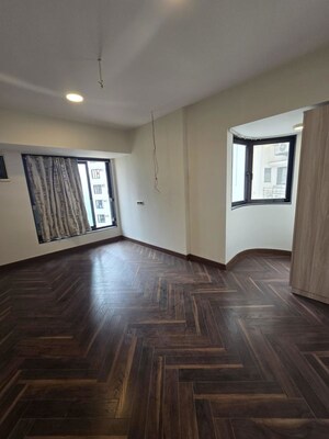Room in 4 BHK Apartment at Prabhadevi CHS, Prabhadevi – for Sale