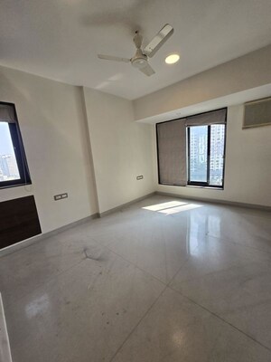 Room in 4 BHK Apartment at Prabhadevi CHS, Prabhadevi – for Sale