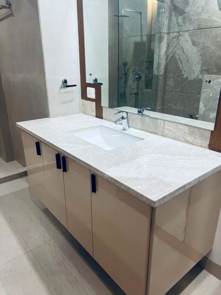 Bathroom, sarvapriya vihar 4 Bedroom 2500 Sq.Ft. Builder Floor In Sarvapriya Vihar Delhi 10411922
