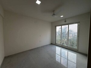 Room in 3 BHK Apartment at Hansa Villa, Matunga East – for Rent
